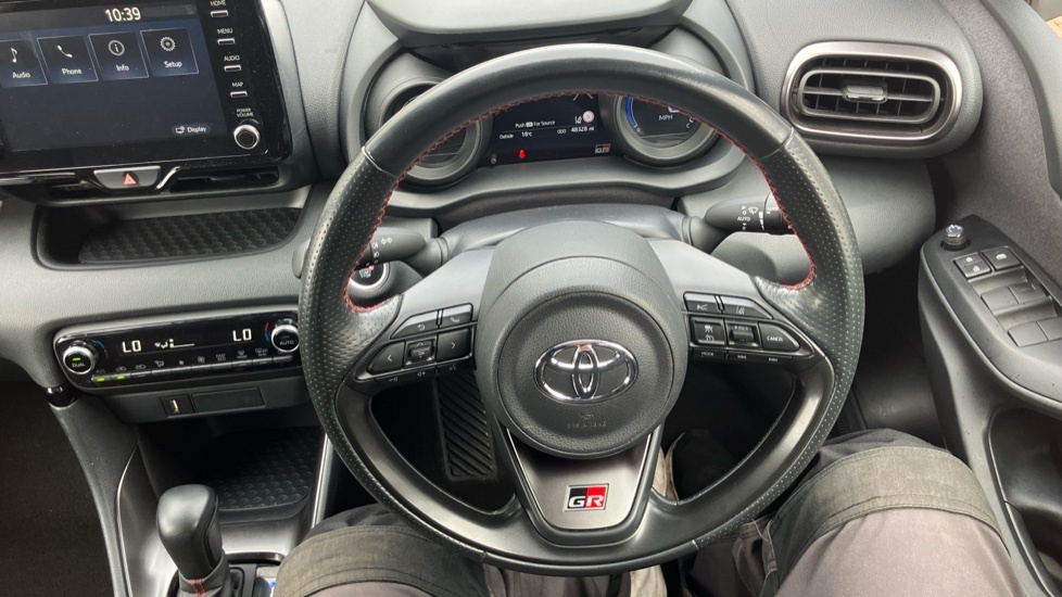Toyota Yaris 1.5 Hybrid Design Cvt Silver #54