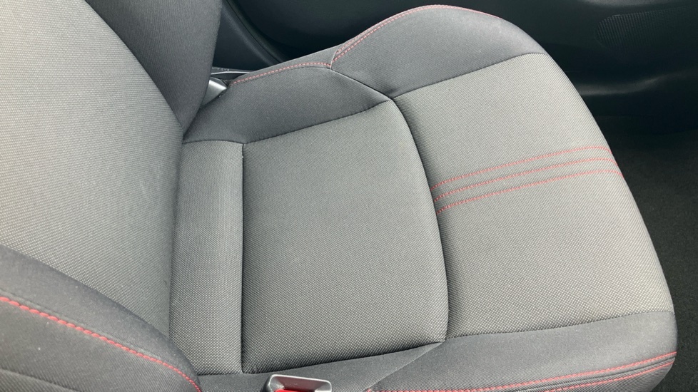 Toyota Yaris 1.5 Hybrid Design Cvt Silver #58