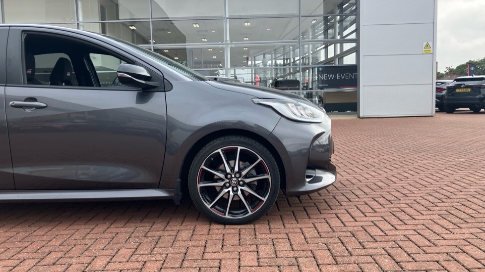 Toyota Yaris 1.5 Hybrid Design Cvt Silver #25