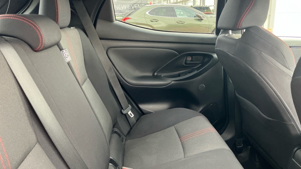 Toyota Yaris 1.5 Hybrid Design Cvt Silver #8