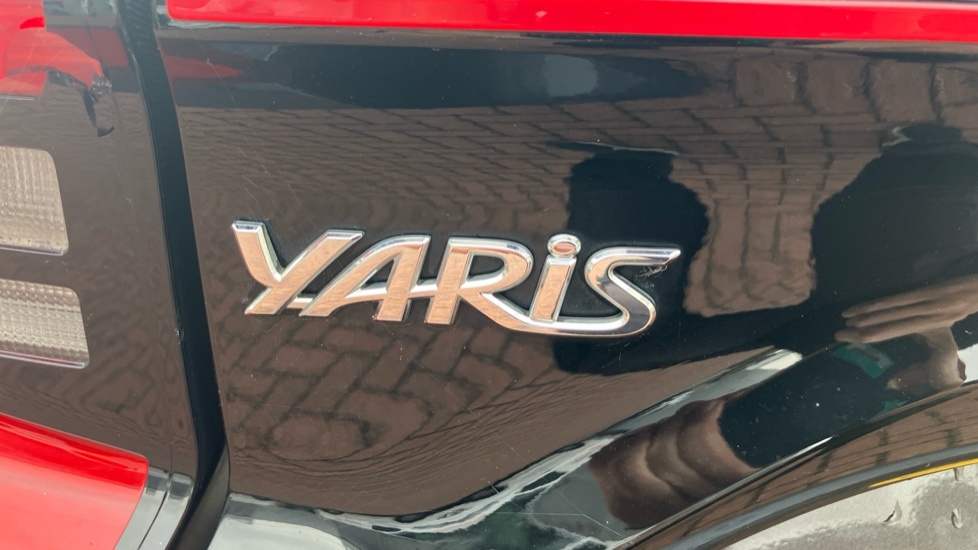 Toyota Yaris 1.5 Hybrid Design Cvt Silver #52