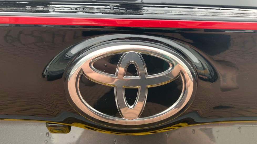 Toyota Yaris 1.5 Hybrid Design Cvt Silver #51