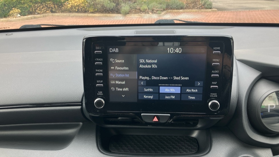 Toyota Yaris 1.5 Hybrid Design Cvt Silver #40