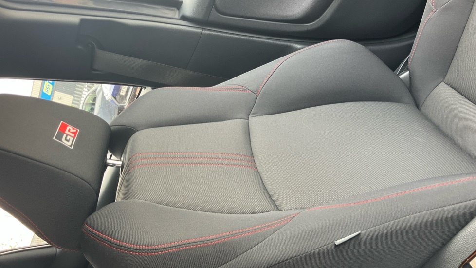 Toyota Yaris 1.5 Hybrid Design Cvt Silver #57