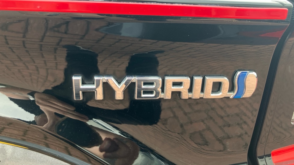 Toyota Yaris 1.5 Hybrid Design Cvt Silver #50