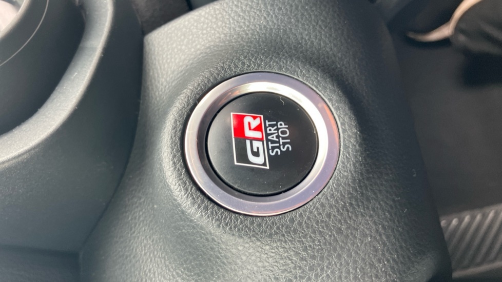Toyota Yaris 1.5 Hybrid Design Cvt Silver #16