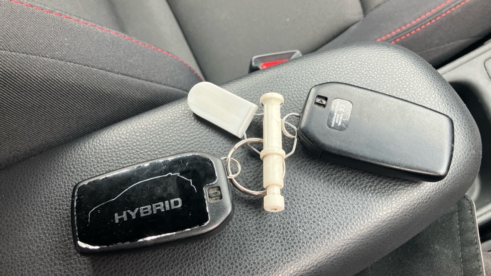Toyota Yaris 1.5 Hybrid Design Cvt Silver #27