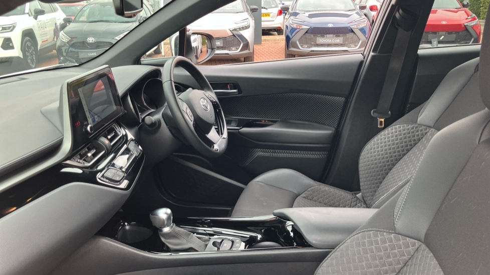 Toyota C-Hr Excel White #5