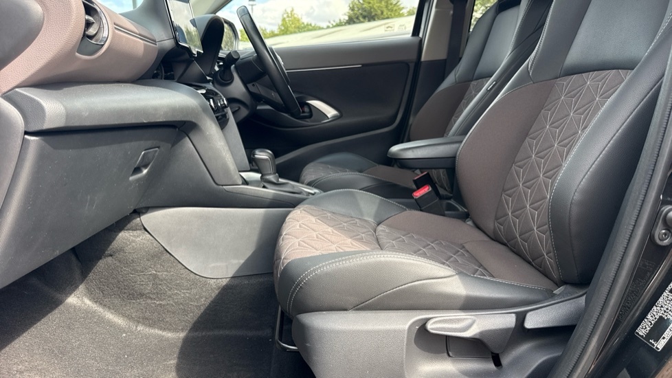 Toyota Yaris Cross Excel Grey #5