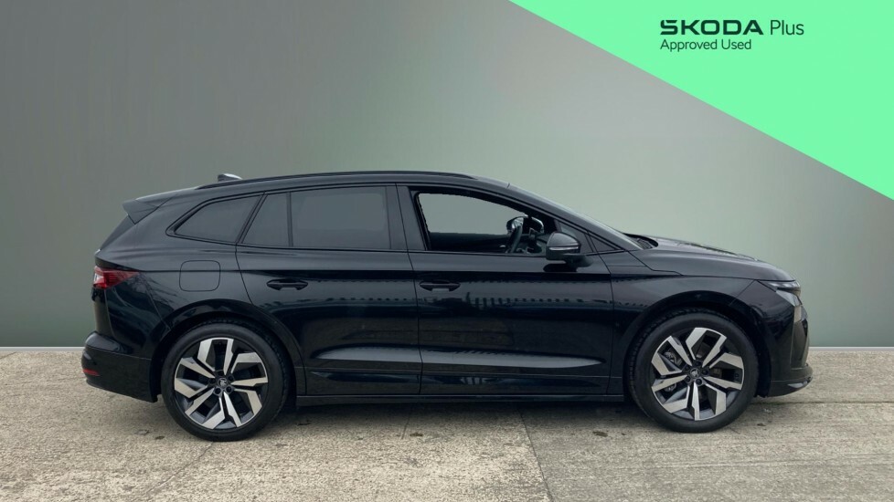 Skoda ENYAQ Sportline Black #4