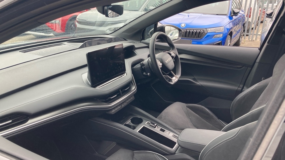 Skoda ENYAQ Sportline Black #2