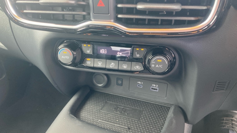 Nissan Juke 1.6 N-connecta Suv Hybrid Euro 6 Black #27