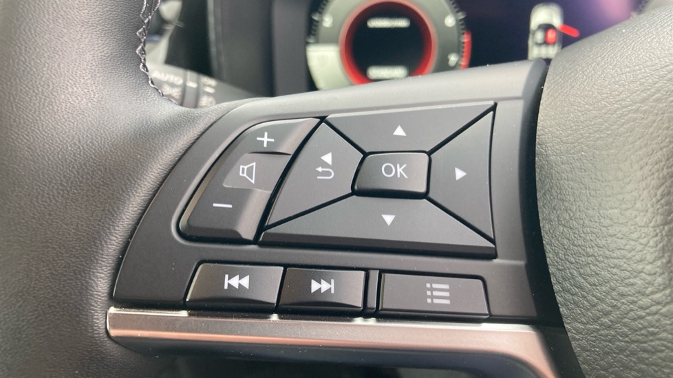 Nissan Juke 1.6 N-connecta Suv Hybrid Euro 6 Black #25
