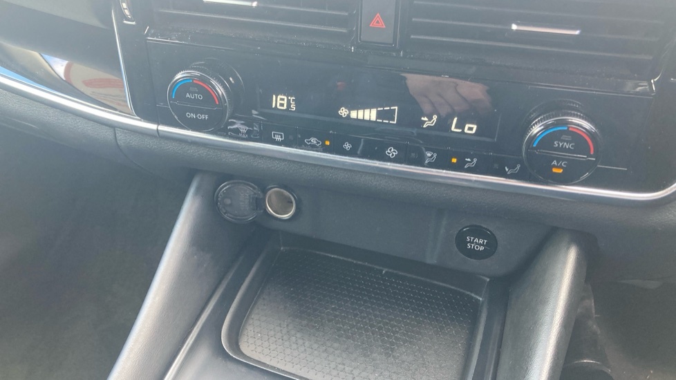 Nissan Qashqai 1.3 Dig-t Mh N-connecta Glass Roof Black #24