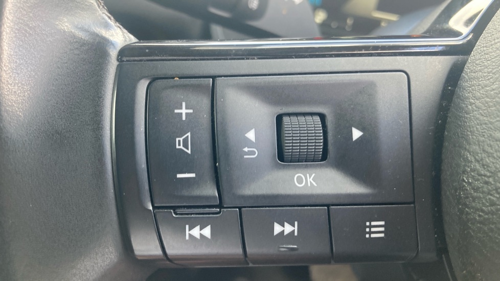Nissan Qashqai 1.3 Dig-t Mh N-connecta Glass Roof Black #22
