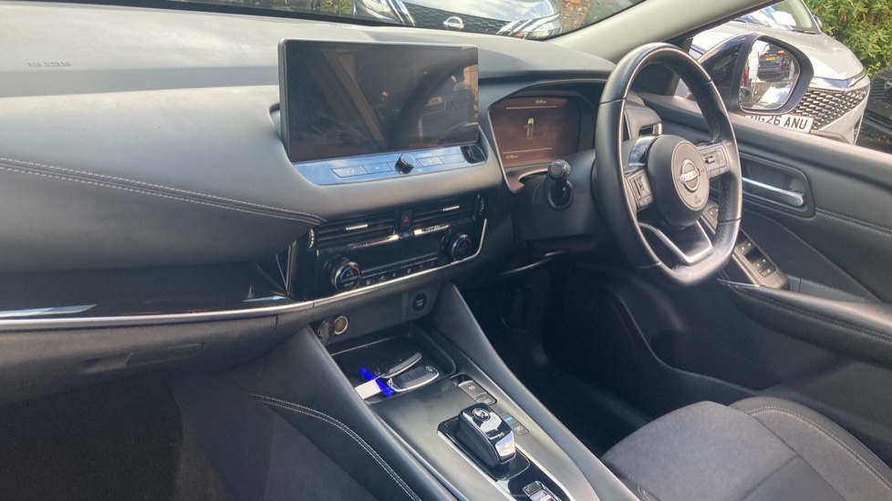 Nissan Qashqai 1.3 Dig-t Mh N-connecta Glass Roof Black #9