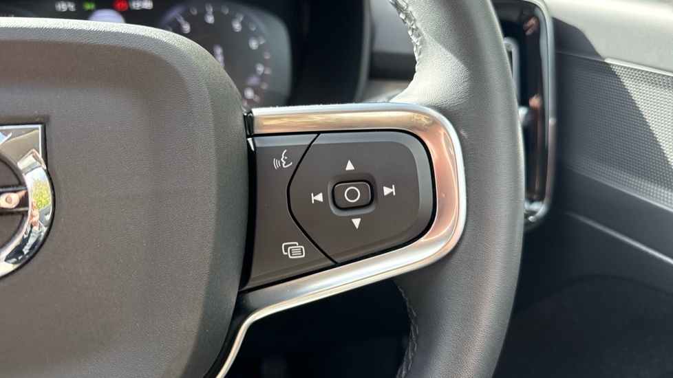Volvo XC40 Volvo Estate 1.5 T3 163 R Design Geartronic Grey #19