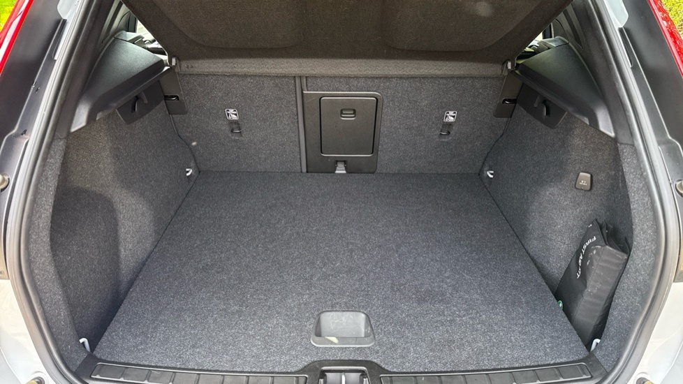 Volvo XC40 Volvo Estate 1.5 T3 163 R Design Geartronic Grey #17