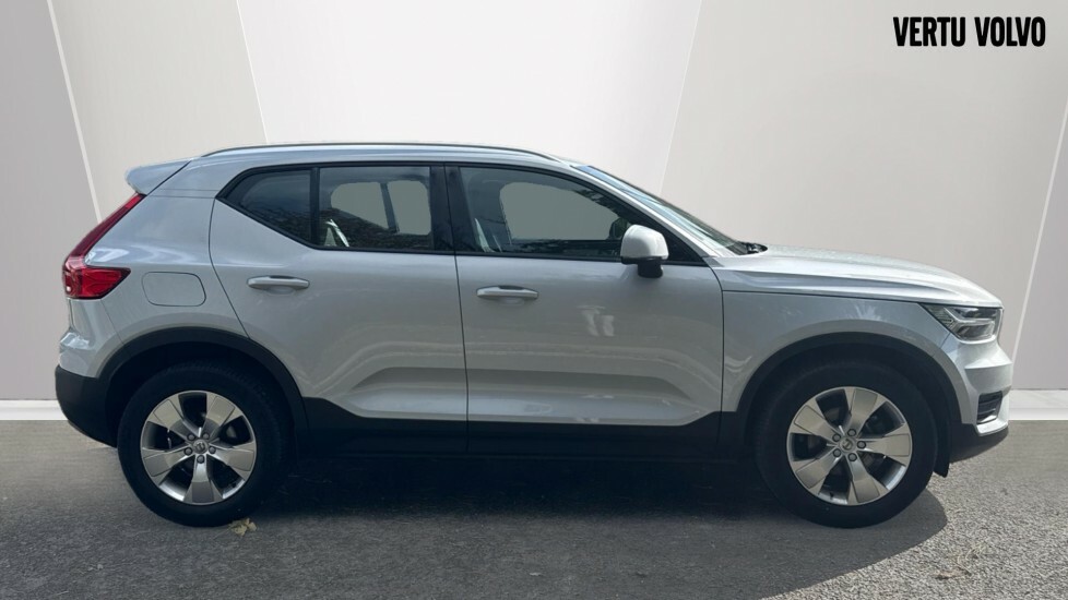 Volvo XC40 Momentum Silver #3