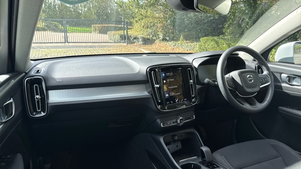 Volvo XC40 Momentum Silver #4