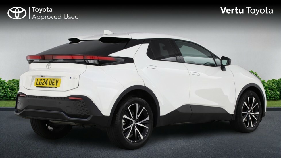 Toyota C-Hr Design White #2