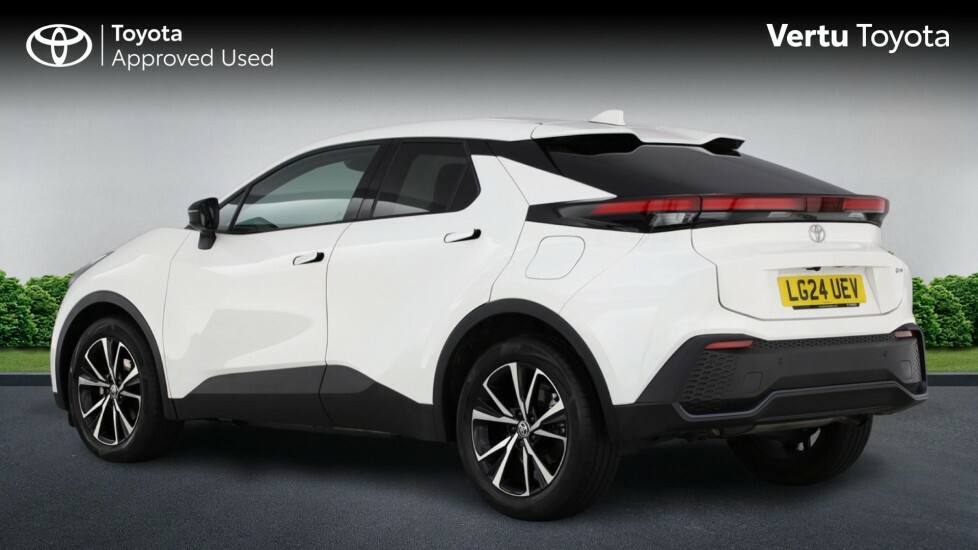 Toyota C-Hr Design White #4