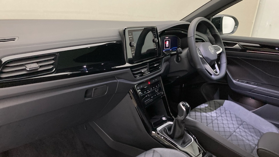 Volkswagen T-Roc Black Edition Plus White #2