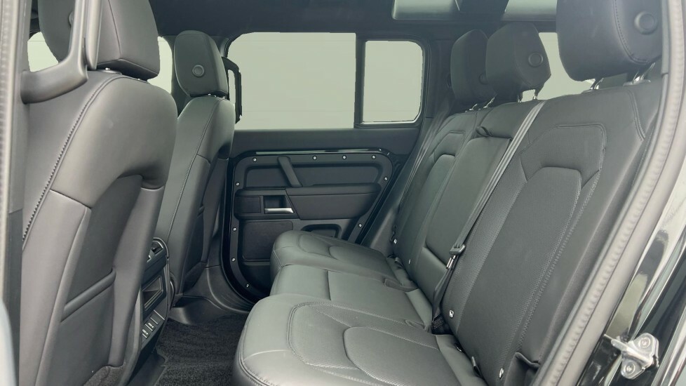 Land Rover Defender 110 X-dynamic Se Black #4