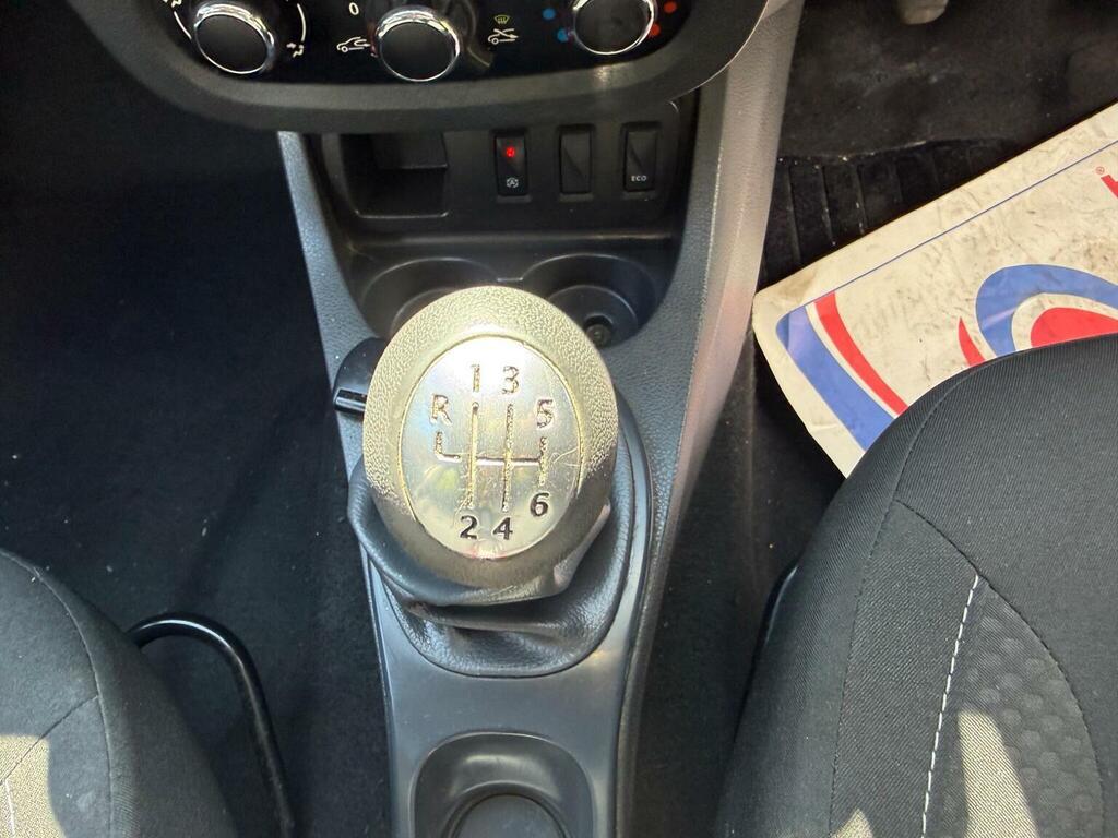 Dacia Duster 1.6 16V 115 Ambiance Estate White #14