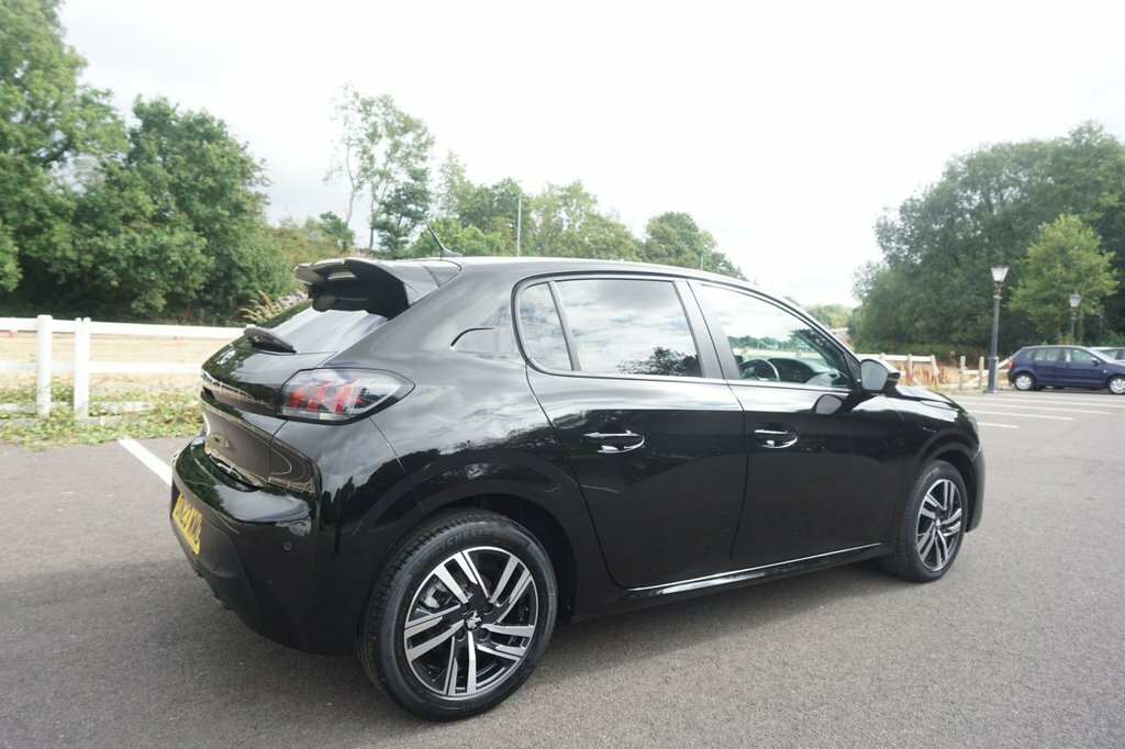 Peugeot 208 1.2L Active Premium Black #2
