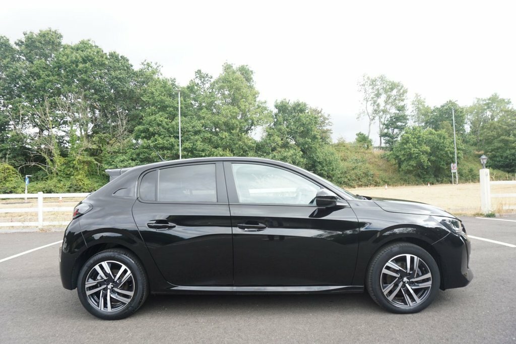 Peugeot 208 1.2L Active Premium Black #3
