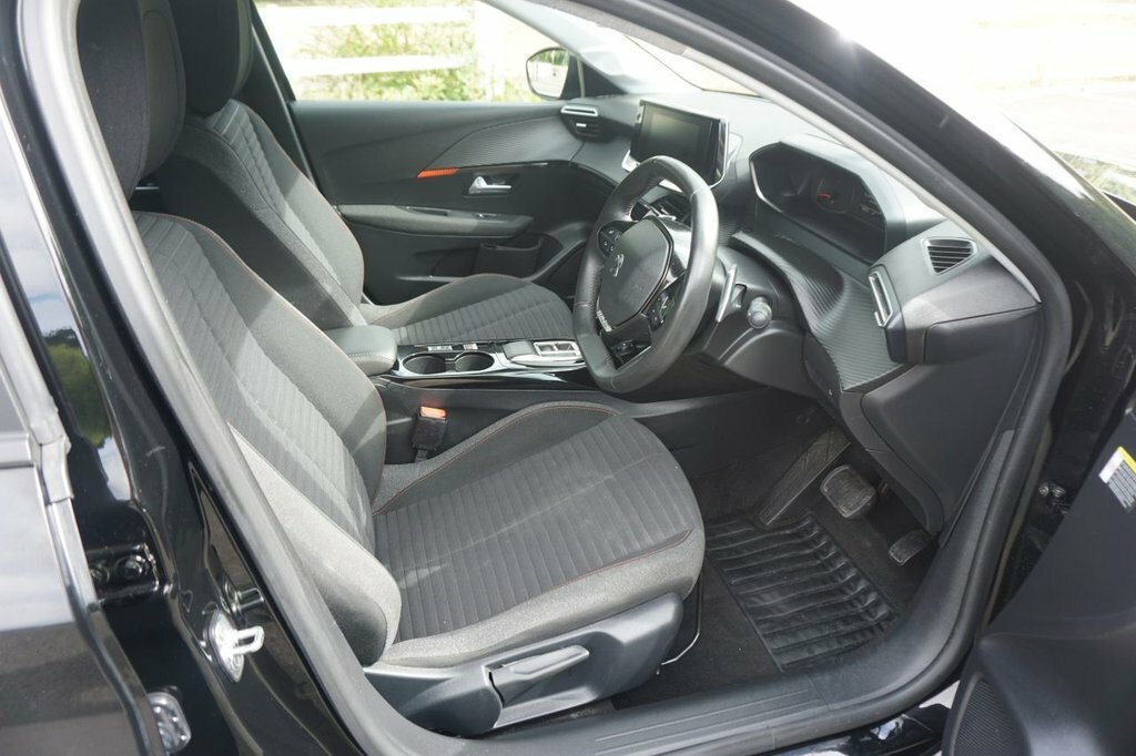 Peugeot 208 1.2L Active Premium Black #4