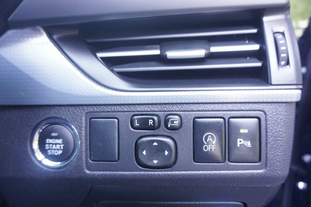 Toyota Avensis 1.6D Active Saloon Grey #17