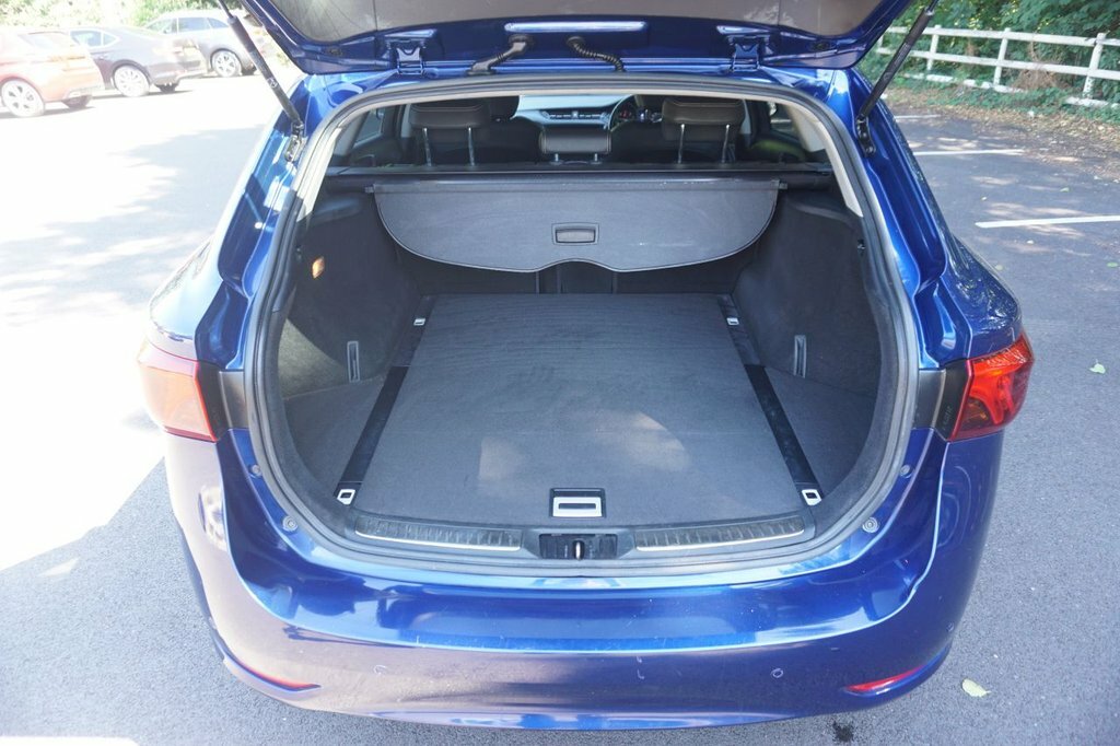 Toyota Avensis 1.6D Active Saloon Grey #8