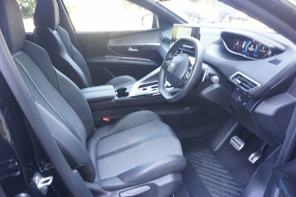 Peugeot 5008 1.5L Allure Premium Black #4