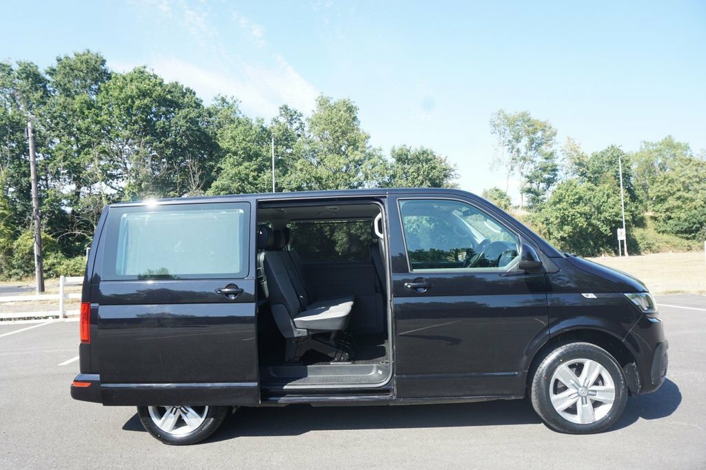 Volkswagen Transporter Shuttle 2L Se Black #3