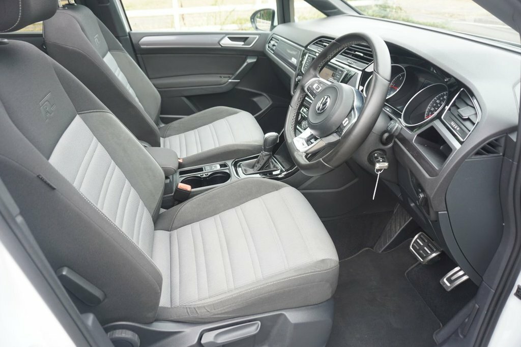 Volkswagen Touran 2L R-line White #4