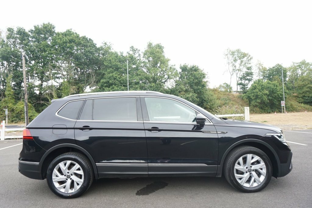 Volkswagen Tiguan Allspace 1.5L Life Black #3
