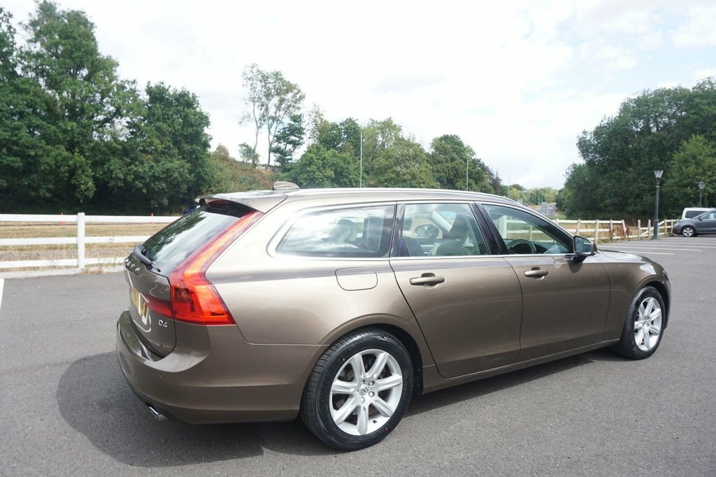 Volvo V90 2L Momentum KP67KNW Brown #2