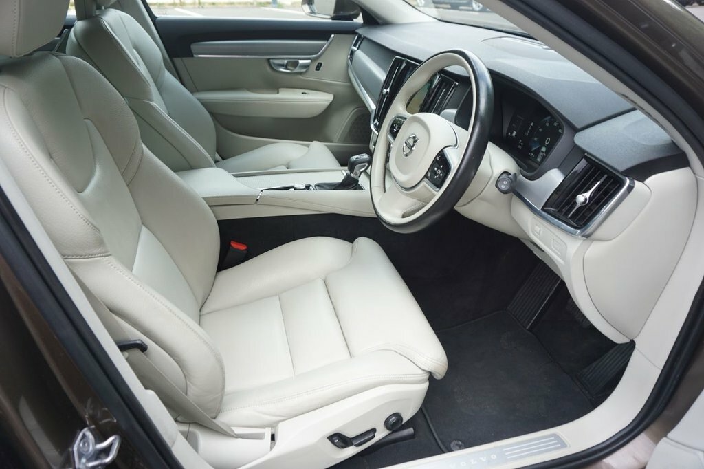 Volvo V90 2L Momentum KP67KNW Brown #4
