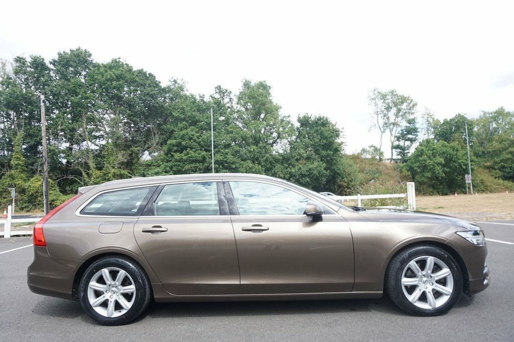 Volvo V90 2L Momentum KP67KNW Brown #3