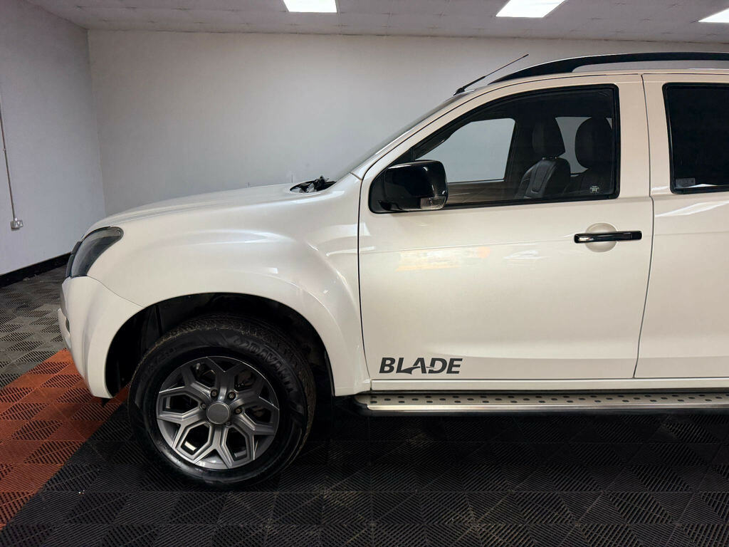 Isuzu D-Max 2.5 Td Blade Pickup 4X4 220 GK65MRX White #4