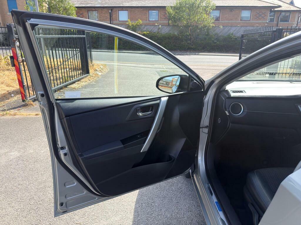 Toyota Auris Hatchback 1.8 Vvt-h Excel Cvt Euro 5 Ss 20 Brown #15
