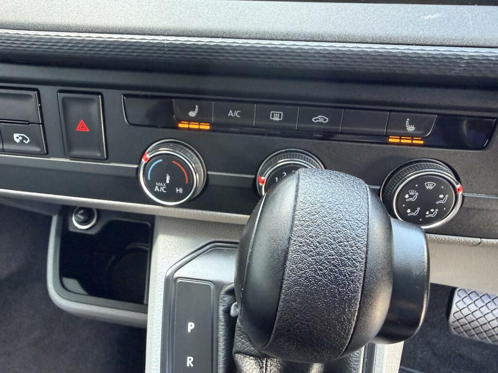 Volkswagen Transporter Shuttle 2.0 Tdi 204Ps Se Minibus Dsg - 2023 23 Red #24