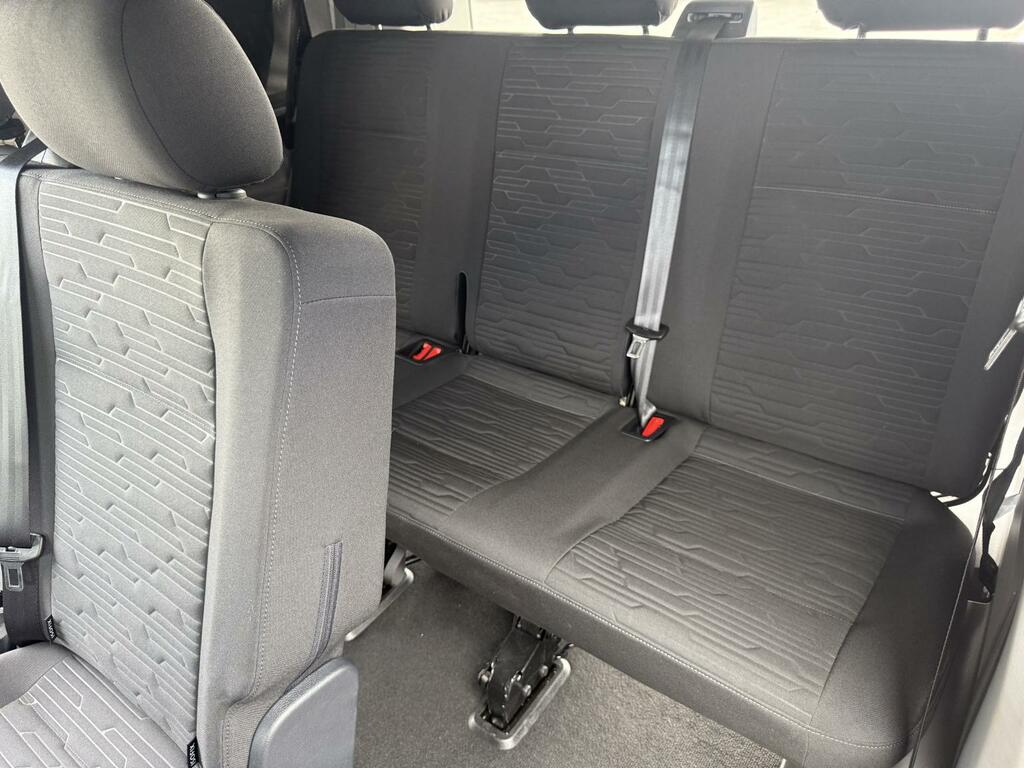 Volkswagen Transporter Shuttle 2.0 Tdi Se 150 7 Speed Dsg Swb In Red #3