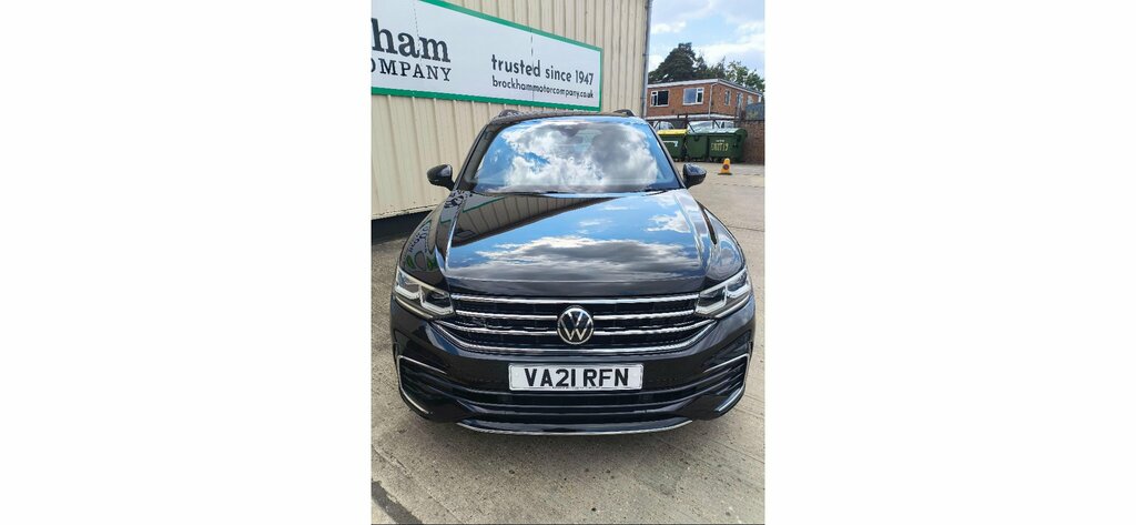 Volkswagen Tiguan 1.5 Tsi R-line Dsg Euro VA21RFN Black #2