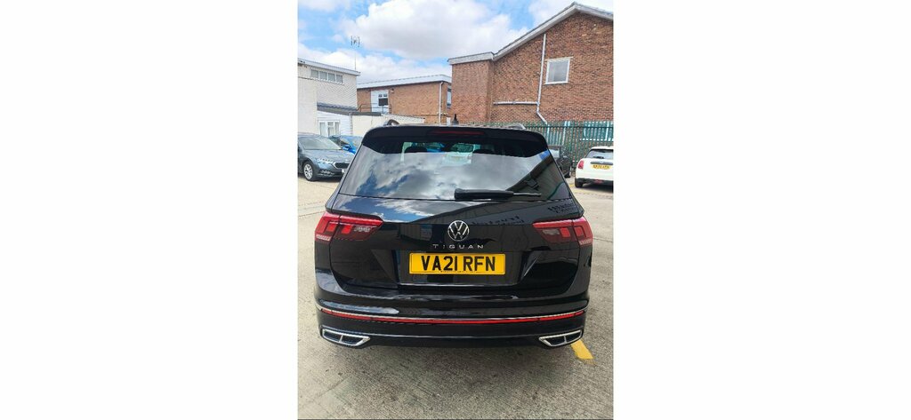 Volkswagen Tiguan 1.5 Tsi R-line Dsg Euro VA21RFN Black #4