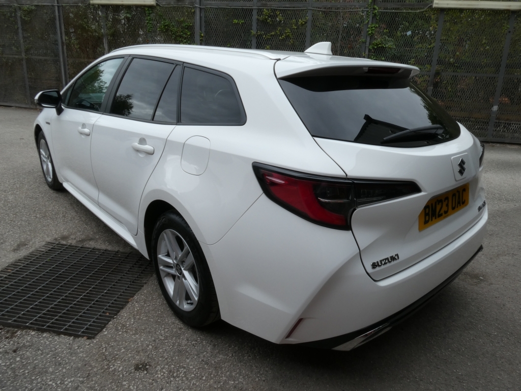 Suzuki Swace 1.8 Motion White #4