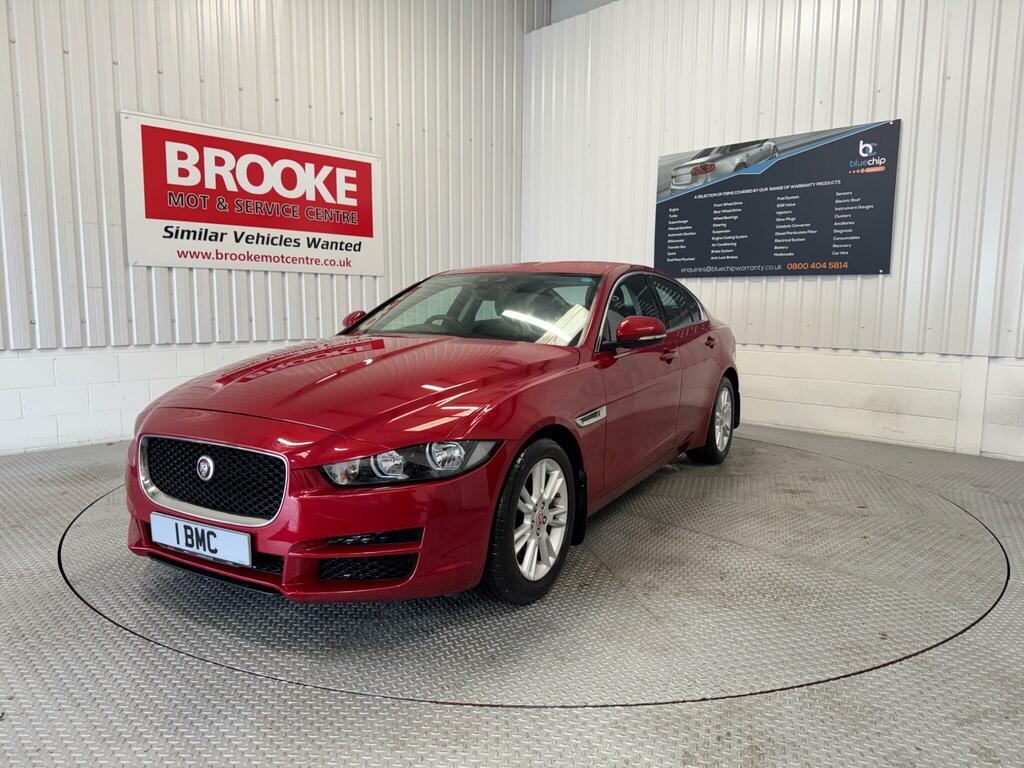 Jaguar XE 2.0I Prestige Euro 6 Ss Red #2
