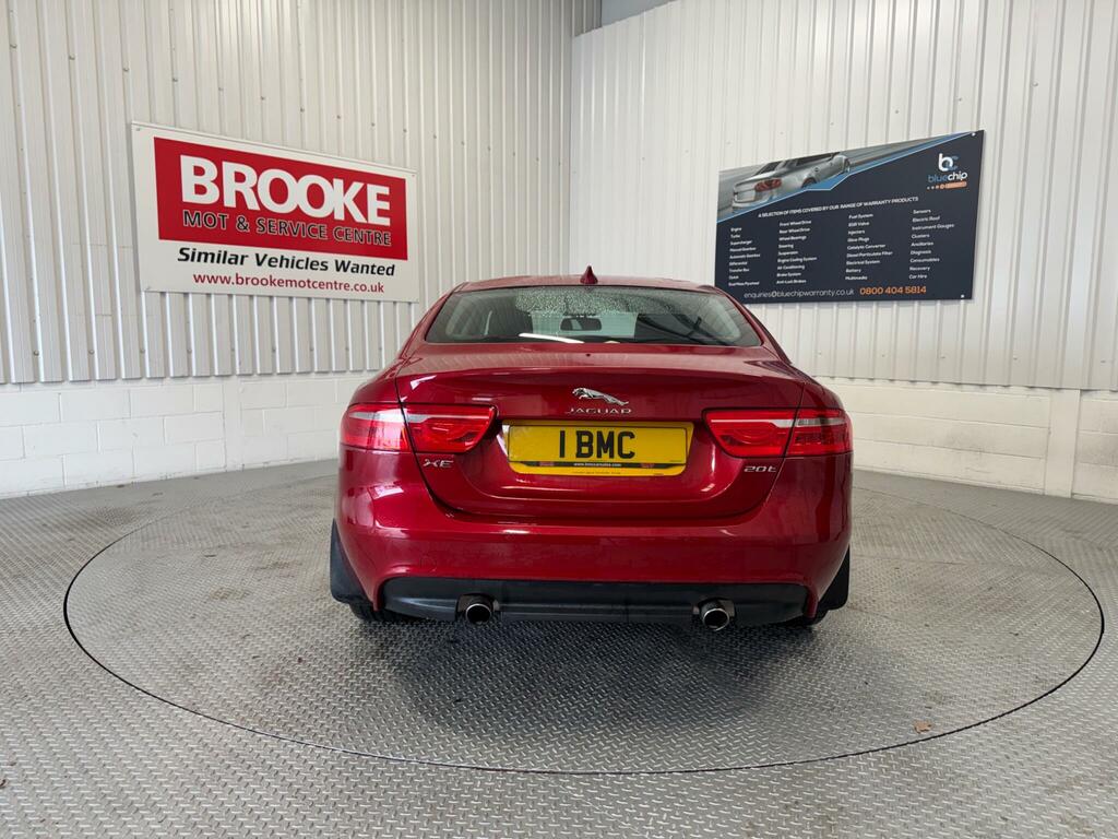 Jaguar XE 2.0I Prestige Euro 6 Ss Red #4
